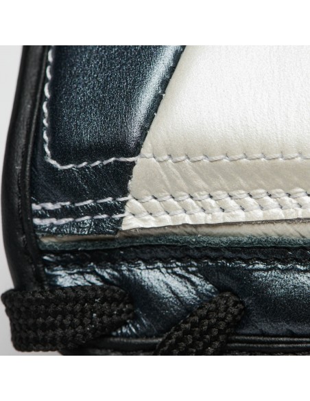 Leone Authentic blanc/or : des gants de boxe top lacés pour les pros