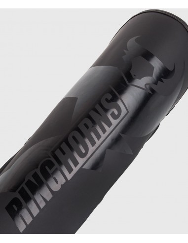 Augmente ta force de frappe avec les protège-tibias Ringhorns Charger