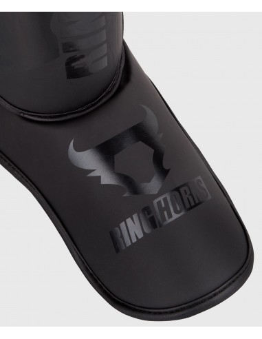 Augmente ta force de frappe avec les protège-tibias Ringhorns Charger