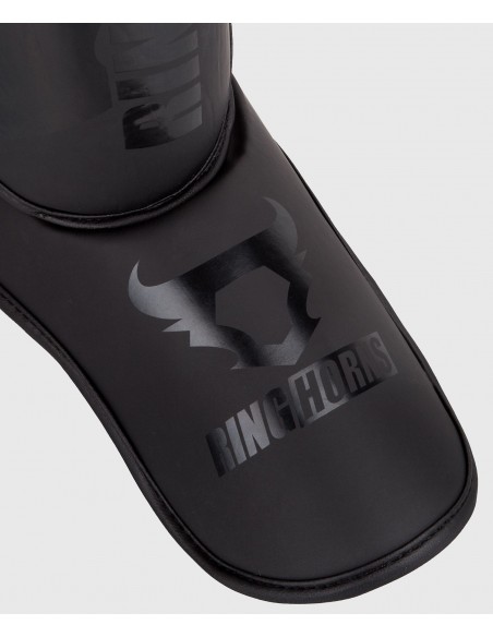 Augmente ta force de frappe avec les protège-tibias Ringhorns Charger