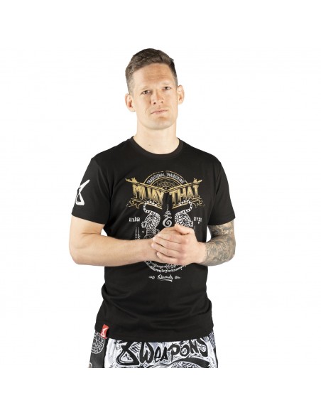 8 Weapons Sak Yant Tigers - Acquista la T-Shirt Muay Thai da