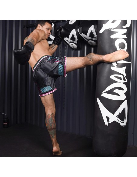 Avec les 8 WEAPONS Samurai Cyber Shorts, le succès du Muay Thai est assuré !