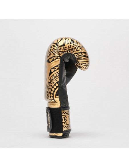 Discover the world of boxing with Haka boxing gloves in gold/black