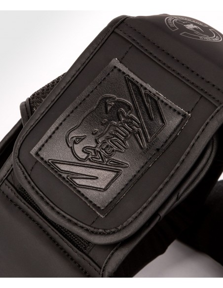 Lightweight & comfortable: Venum Challenger head protection for children in martial arts