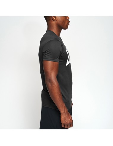 Always on trend with the Leone logo T-shirt: light, soft & functional