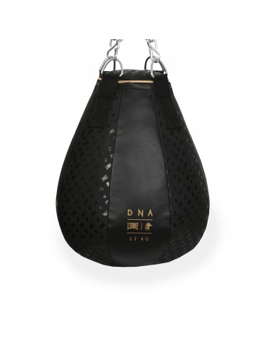 Perfecting boxing techniques: The 12 kg Leone corn pear in action