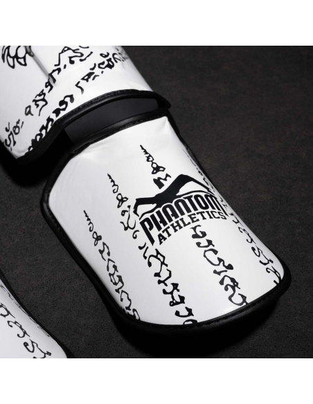 Protège-tibias Muay Thai avec design traditionnel Sak-Yant