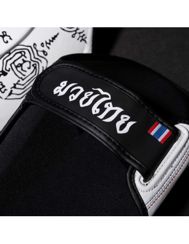 Parastinchi per la Muay Thai con il tradizionale design Sak-Yant