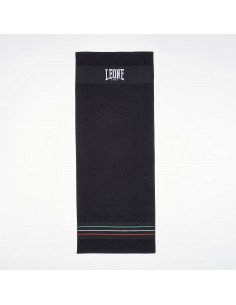 Italian flair in the gym: the black Leone Flag ring towel
