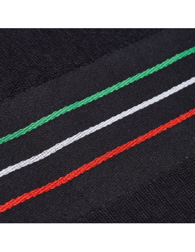 Italian flair in the gym: the black Leone Flag ring towel
