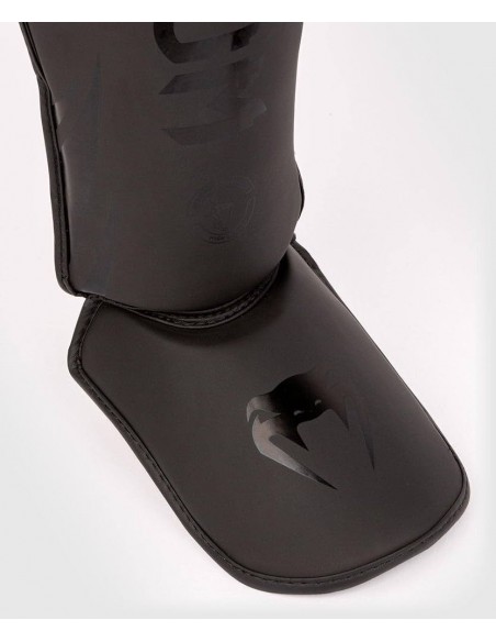 Shin guard Challenger - Venum buy in our swiss online shop