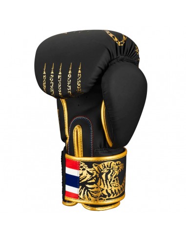 Sak-Yant Design: The Phantom boxing gloves for Muay Thai fighters