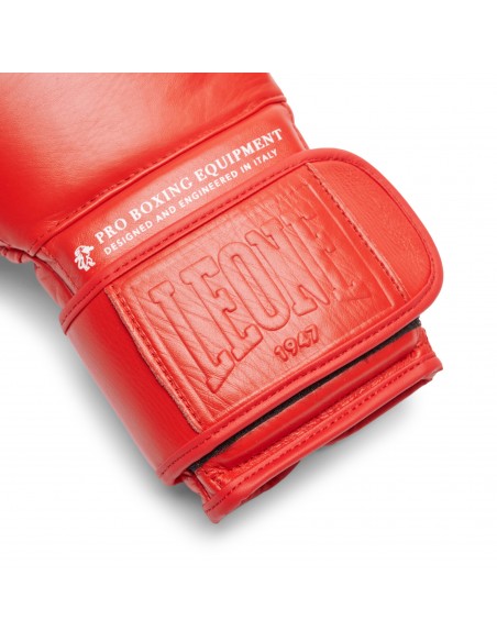Perfect boxing gloves for professionals: The Greatest in red