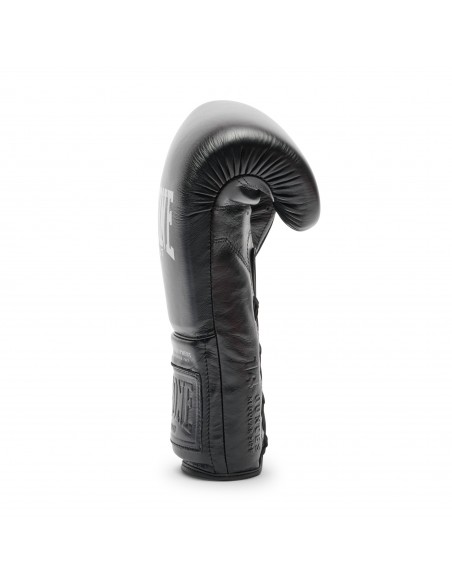 The Greatest boxing gloves in black: lace fastening
