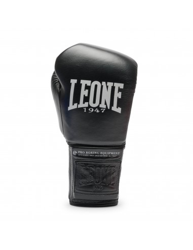 The Greatest boxing gloves in black: lace fastening
