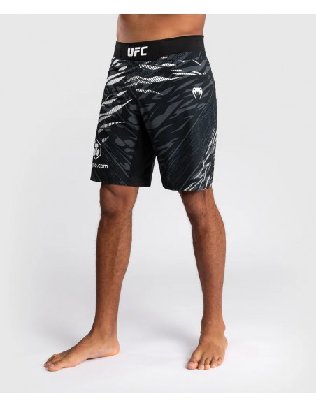 Venum Conquista l'ottagono con i pantaloncini UFC Fusion
