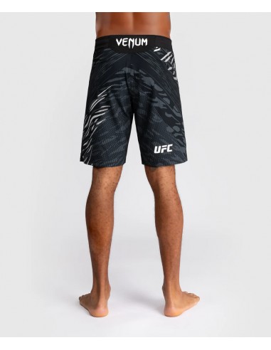 Venum Conquista l'ottagono con i pantaloncini UFC Fusion