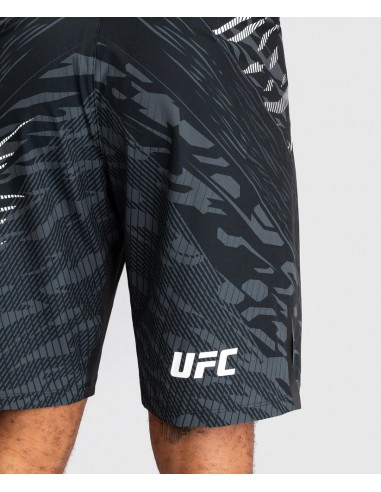 Venum Conquista l'ottagono con i pantaloncini UFC Fusion