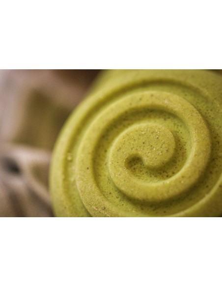 Mineral-rich care: salt soap from the Dead Sea