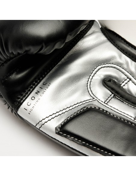 Découvrir maintenant les gants de boxe pour enfants Leone Iconic