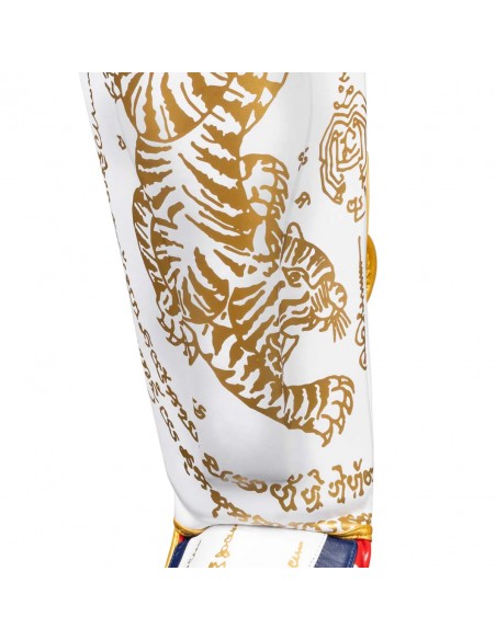 Protège-tibias Muay Thai avec design traditionnel Sak-Yant