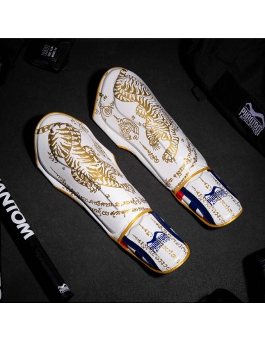 Parastinchi per la Muay Thai con il tradizionale design Sak-Yant
