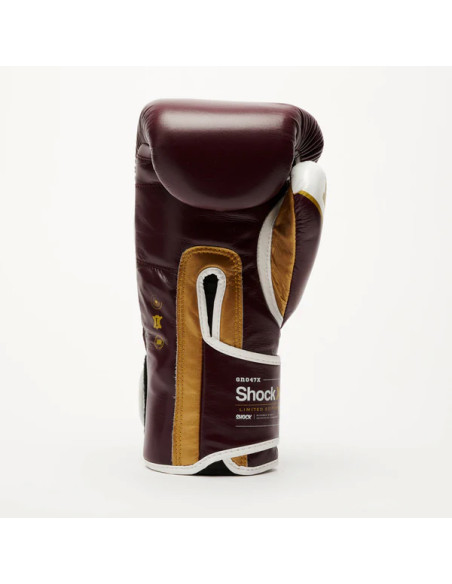 Look vintage et puissance des gants de boxe Leone Shock X