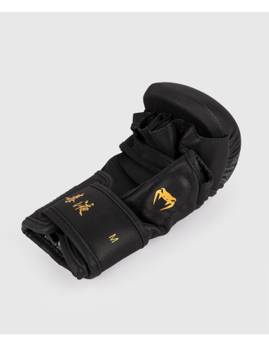Protect yourself with Venum Serpenti MMA sparring gloves