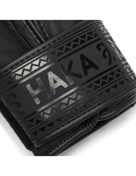 Discover the world of boxing with Haka boxing gloves in black