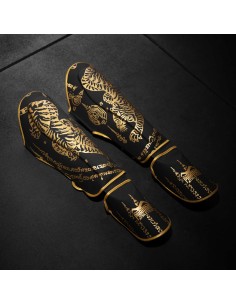 Protège-tibias Muay Thai avec design traditionnel Sak-Yant