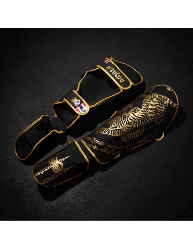 Protège-tibias Muay Thai avec design traditionnel Sak-Yant