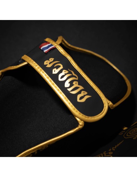 Protège-tibias Muay Thai avec design traditionnel Sak-Yant