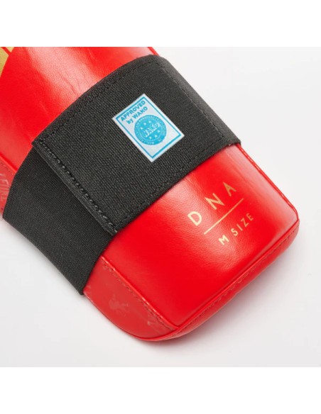 Achetez des protège-tibias DNA WAKO chez Leone