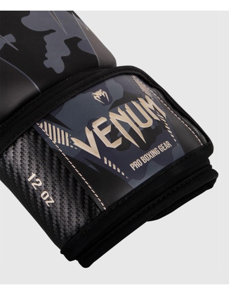 Acquista online i guantoni da boxe Venum Impact Dark Camo.