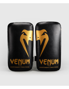 Allenati più duramente con i Venum Giant Kick Pads.