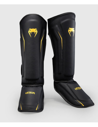 Acquista i parastinchi Venum G-Core per kickboxing e thai boxe.