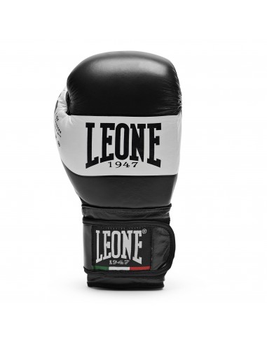 Black and strong: Leone Shock boxing gloves