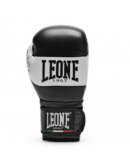 Black and strong: Leone Shock boxing gloves