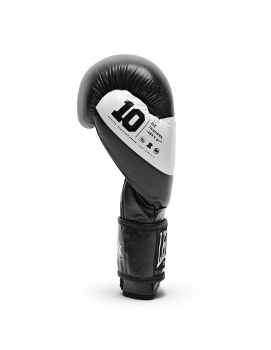 Black and strong: Leone Shock boxing gloves