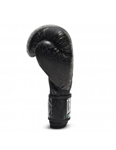 Buy the stylish Maori boxing gloves from Leone1947 for beginners