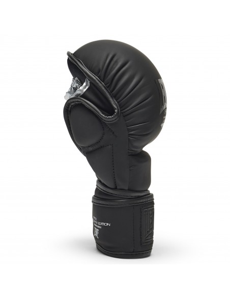 Découvre la protection sparring ultime : le gant Leone Black Edition