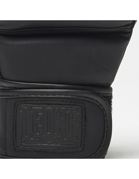Discover the ultimate sparring protection: Leone Black Edition glove