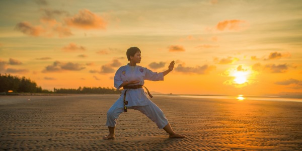 Karate Gürtel - Bedeutung, Stufen und Regeln